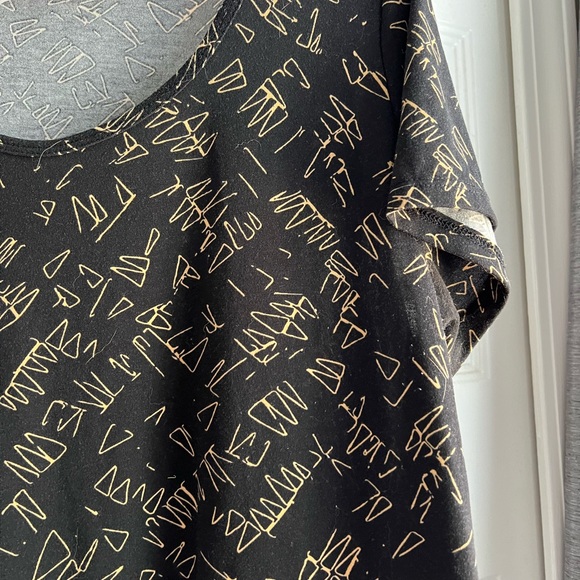 Black Patterned Lularoe Top - Picture 2 of 7